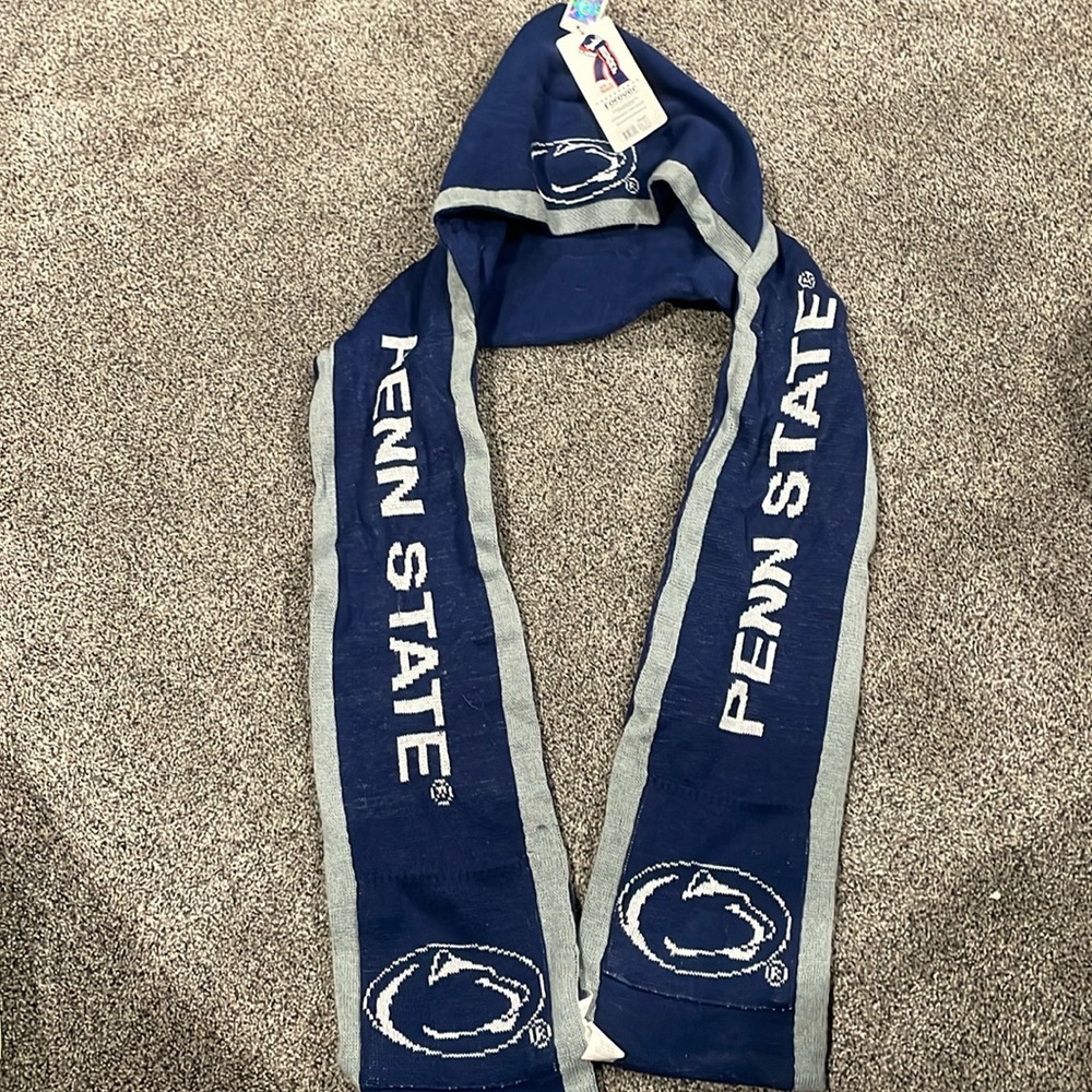 NWT Penn state hooded scarf, with pockets